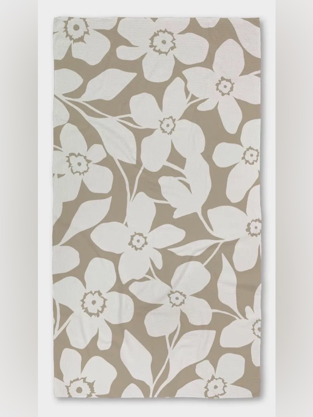 NEW Geometry Luxe Bath Towel Set of Two in Big Tan Flowers Lightweight Oversized - Picture 2 of 5
